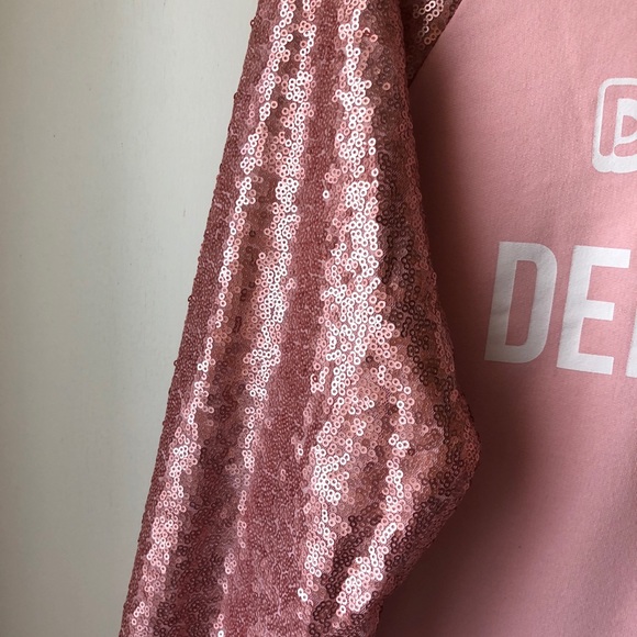 *Made Right Pink Unisex Holiday Party Embellished Sleeves Women’s size L Sweater - Picture 4 of 5